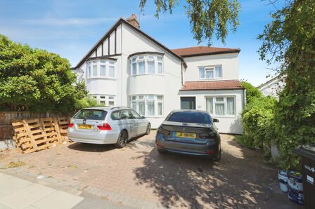 Clayhall Avenue, 5 bedroom Semi Detached House for sale, £750,000