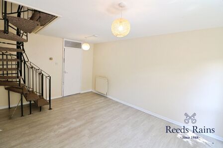 Giralda Close, 2 bedroom House to rent, &pound;2,100 pcm
