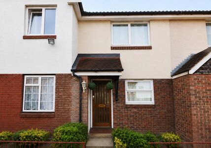 Giralda Close, 2 bedroom House to rent, &pound;2,100 pcm