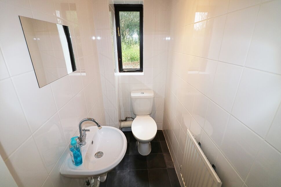 Cloakroom / WC