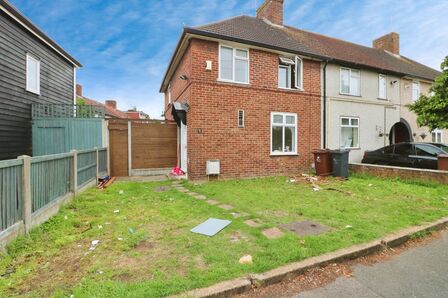 Rockwell Road, 3 bedroom Semi Detached House to rent, £2,150 pcm