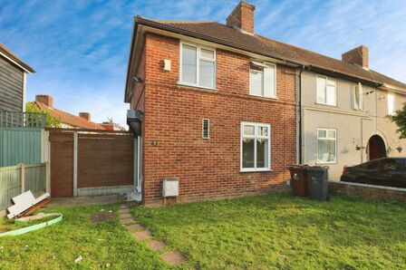 Rockwell Road, 3 bedroom Semi Detached House to rent, £2,050 pcm