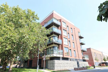 Chancellor Way, 2 bedroom Flat to rent, &pound;1,850 pcm