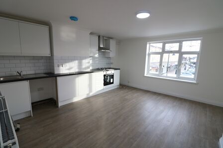 A 19 Tadworth Parade, 1 bedroom  Flat to rent, £1,100 pcm