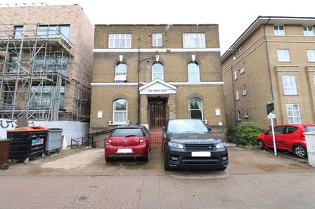 Seven Sisters Road, 2 bedroom Flat to rent, &pound;2,500 pcm
