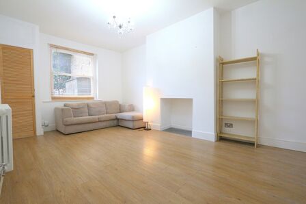 Seven Sisters Road, 2 bedroom  Flat to rent, £2,500 pcm