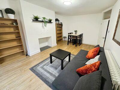 Seven Sisters Road, 2 bedroom  Flat to rent, £2,500 pcm