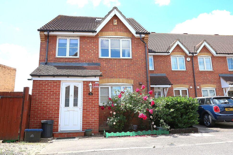 Main image of 4 bedroom House to rent, Parklands Close, Ilford, Essex, IG2