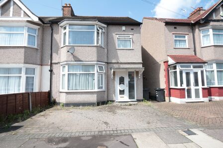 3 bedroom Semi Detached House to rent