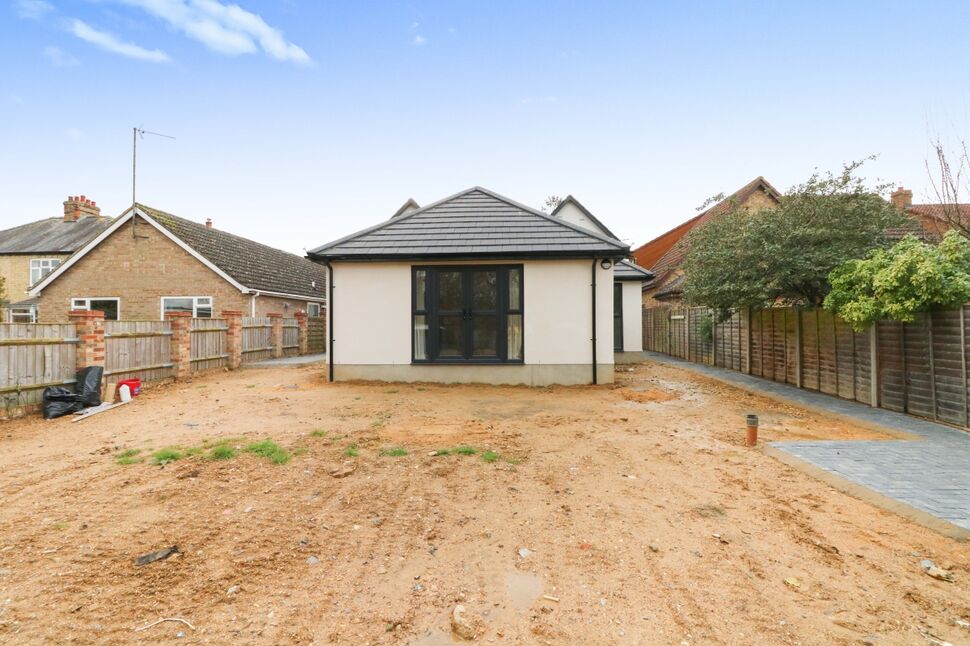 2 bedroom Flat to rent, Cambridge Road, Great Shelford, CB22 £1,600 pcm