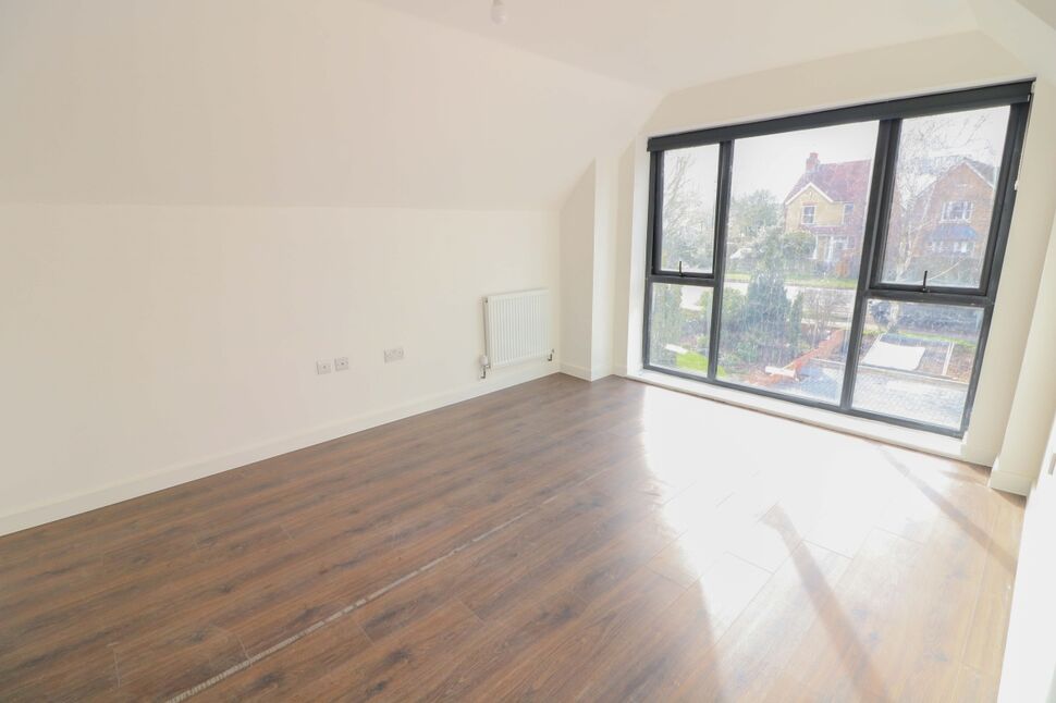 2 bedroom Flat to rent, Cambridge Road, Great Shelford, CB22 £1,600 pcm