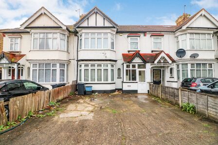 3 bedroom Mid Terrace House for sale