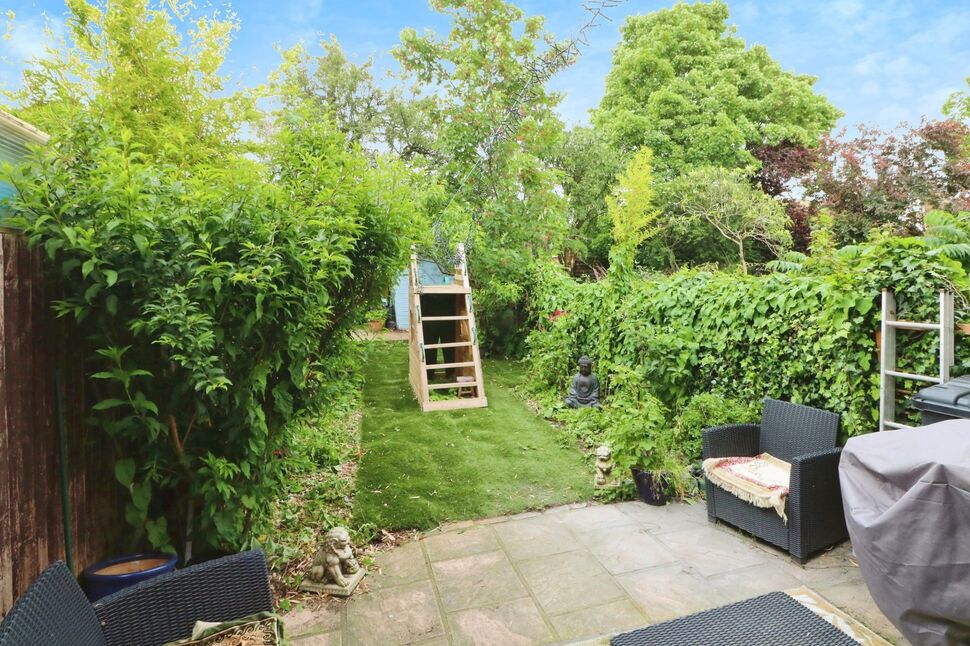 4 bedroom Mid Terrace House for sale, Meads Lane, Ilford, IG3 £600,000