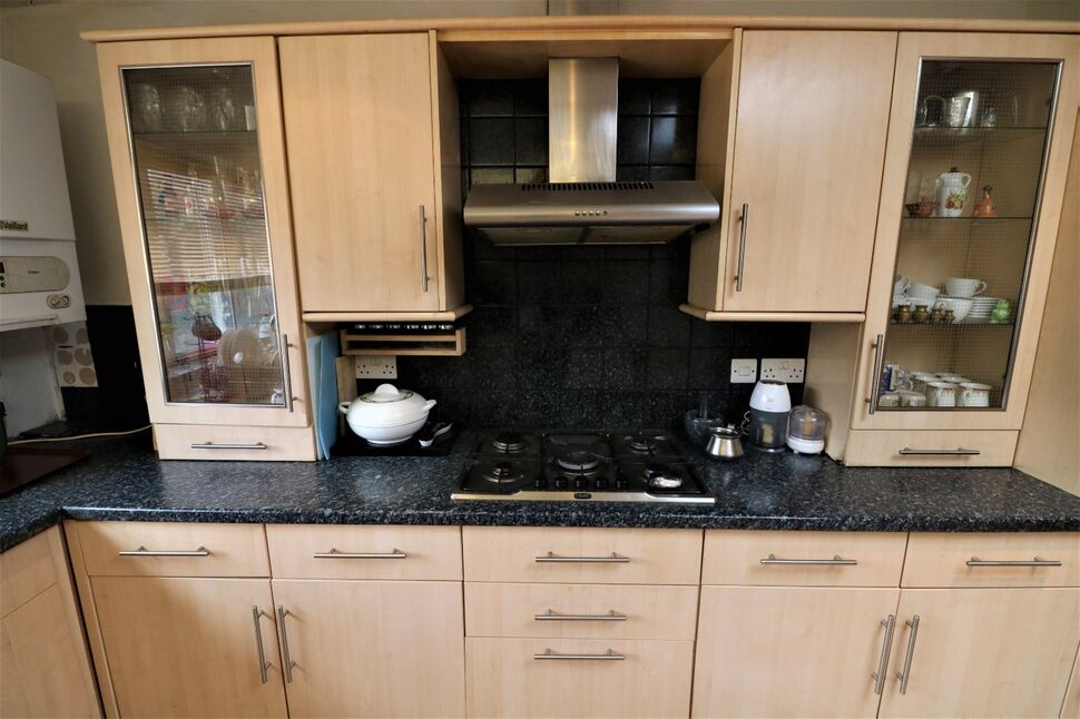 4 bedroom Mid Terrace House for sale, Seymour Gardens, Ilford, IG1 £