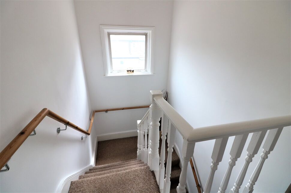 4 bedroom Mid Terrace House for sale, Seymour Gardens, Ilford, IG1 £