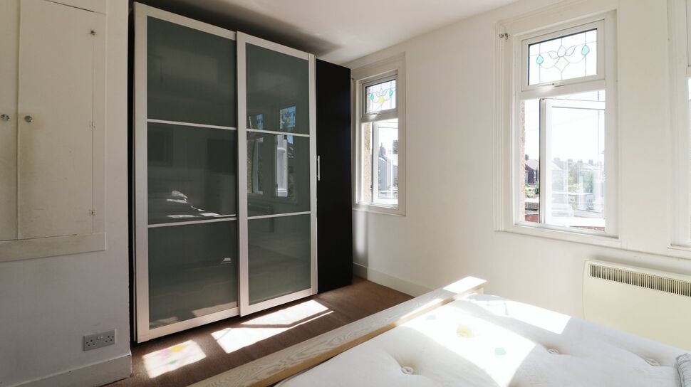 2 bedroom End Terrace House for sale, Eltisley Road, Ilford, IG1 £410,000