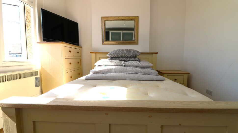 2 bedroom End Terrace House for sale, Eltisley Road, Ilford, IG1 £410,000