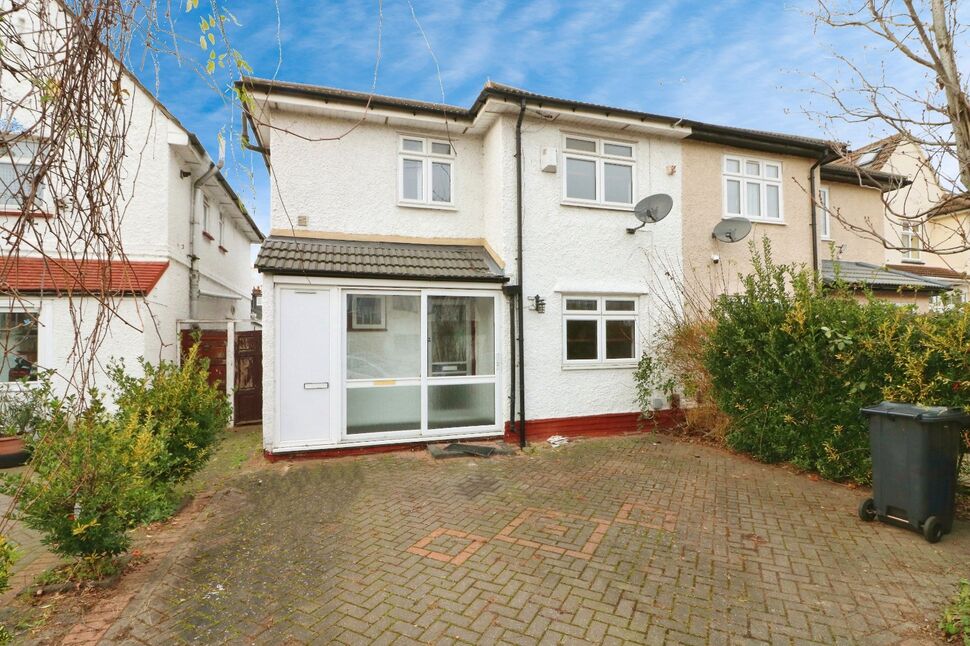 Main image of 4 bedroom Semi Detached House to rent, Raymond Road, Ilford, IG2