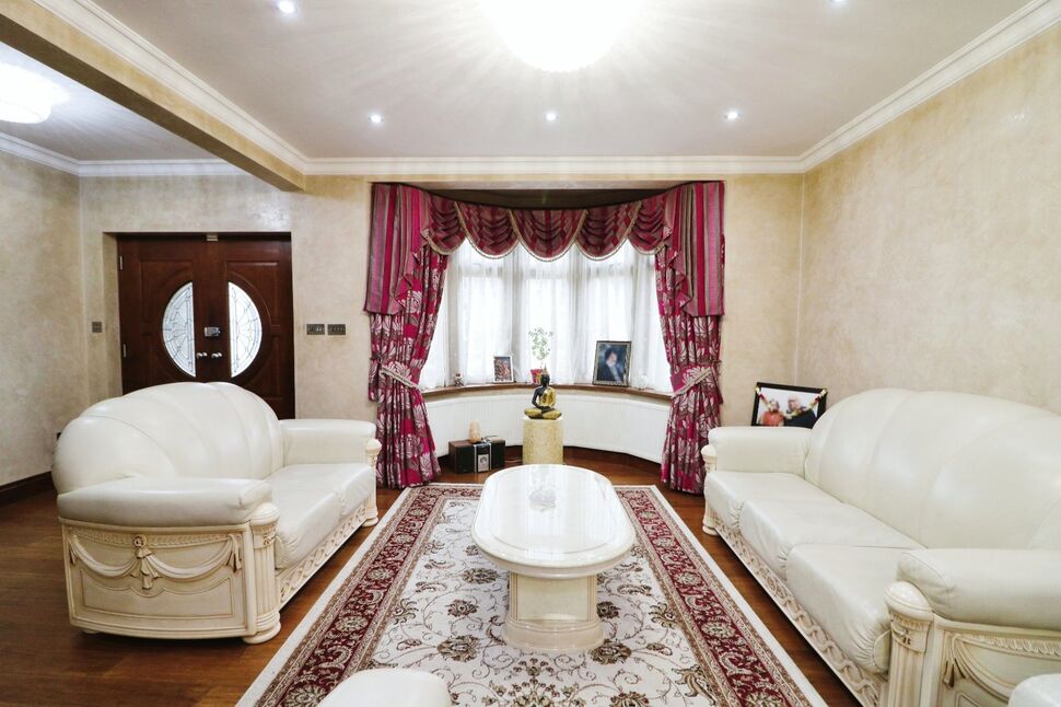 4 bedroom End Terrace House for sale, Dawlish Drive, Ilford, IG3 £750,000