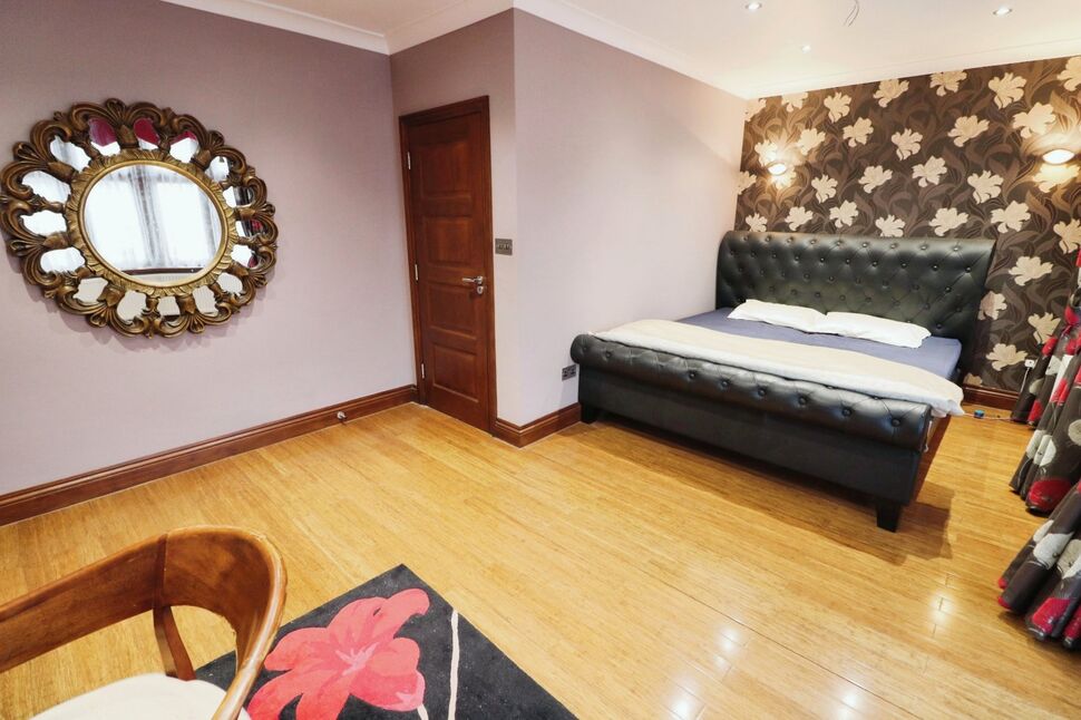 4 bedroom End Terrace House for sale, Dawlish Drive, Ilford, IG3 £750,000