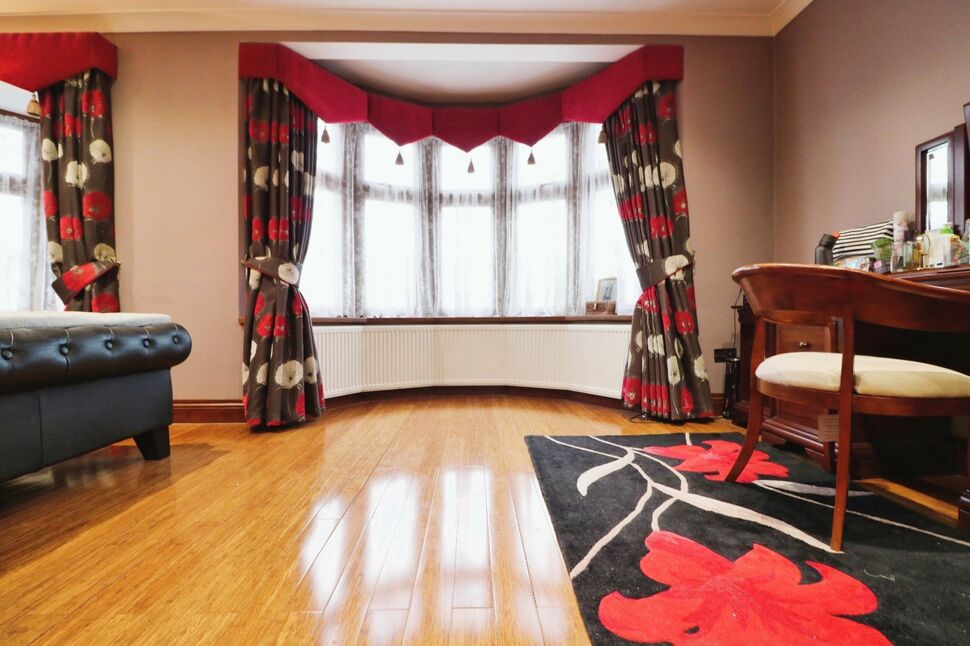 4 bedroom End Terrace House for sale, Dawlish Drive, Ilford, IG3 £750,000