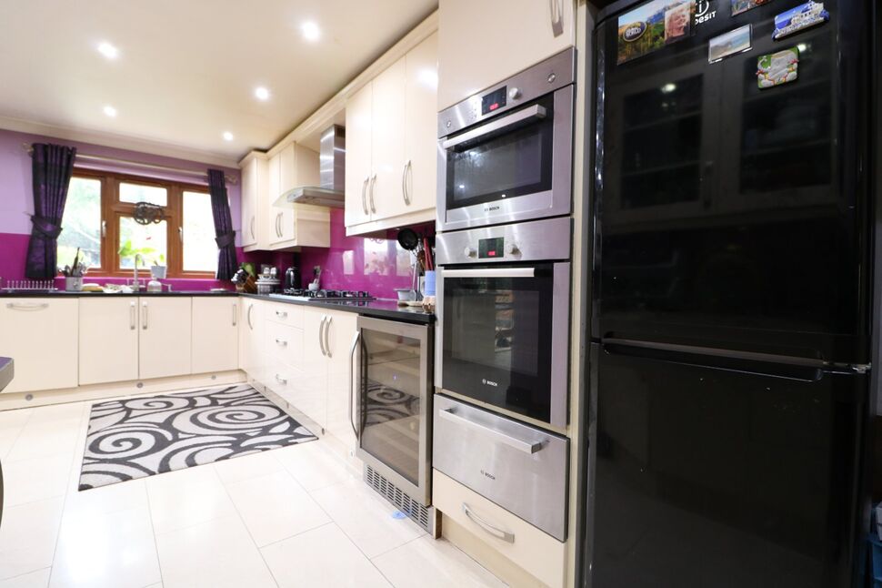 4 bedroom End Terrace House for sale, Dawlish Drive, Ilford, IG3 £750,000