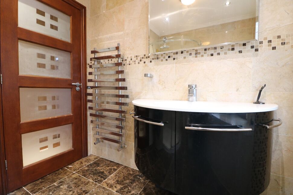 4 bedroom End Terrace House for sale, Dawlish Drive, Ilford, IG3 £750,000