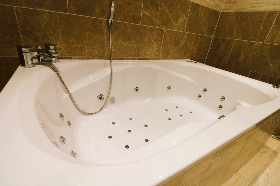 4 bedroom End Terrace House for sale, Dawlish Drive, Ilford, IG3 £750,000