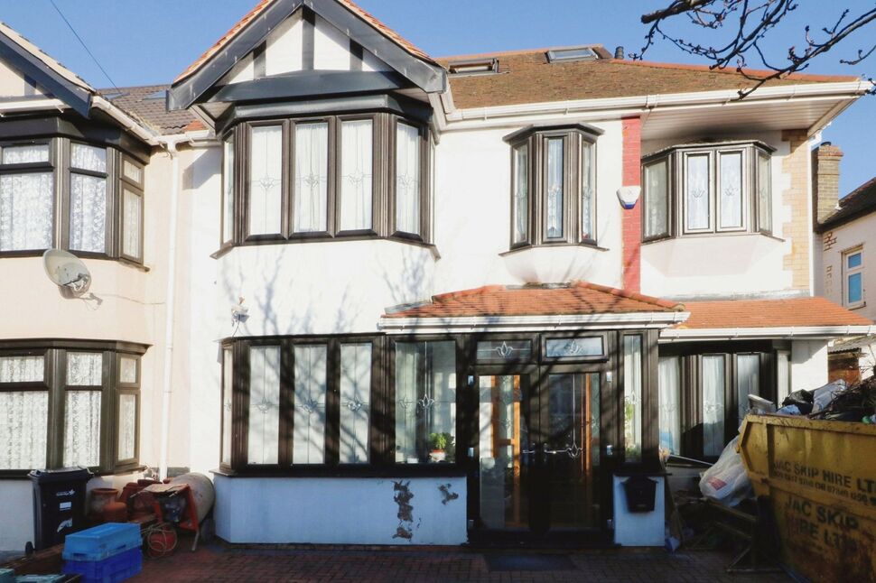 6 bedroom End Terrace House for sale, Sydney Road, Ilford, IG6 £930,000