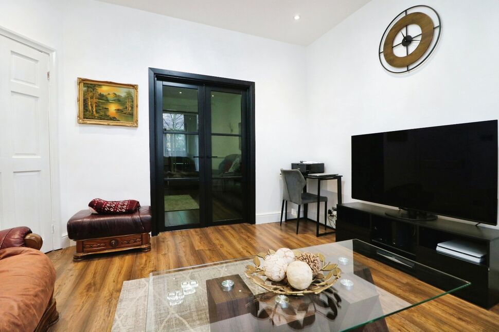 3 bedroom Mid Terrace House for sale, South Park Drive, Ilford, IG3 £