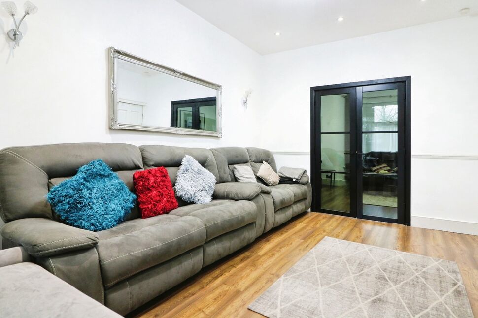 3 bedroom Mid Terrace House for sale, South Park Drive, Ilford, IG3 £