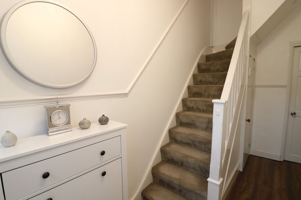 3 bedroom Mid Terrace House for sale, South Park Drive, Ilford, IG3 £