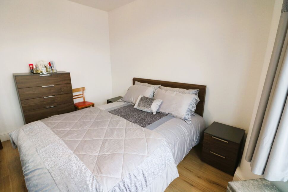 3 bedroom Mid Terrace House for sale, South Park Drive, Ilford, IG3 £