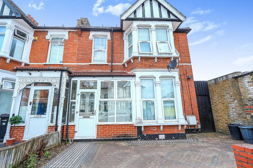 Main image of 2 bedroom Flat to rent, Lynford Gardens, Ilford, IG3