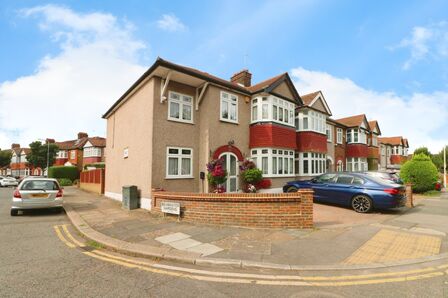 Longwood Gardens, 5 bedroom End Terrace House for sale, £650,000