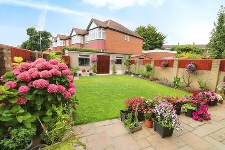 5 bedroom End Terrace House for sale