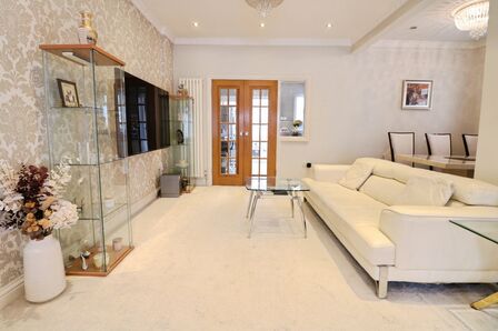 4 bedroom End Terrace House for sale