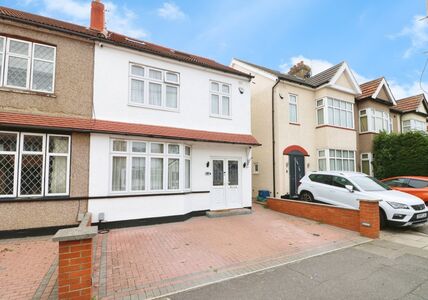 4 bedroom End Terrace House for sale