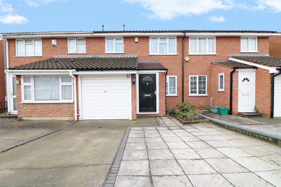 Main image of 3 bedroom Semi Detached House to rent, Gresham Drive, Romford, RM6