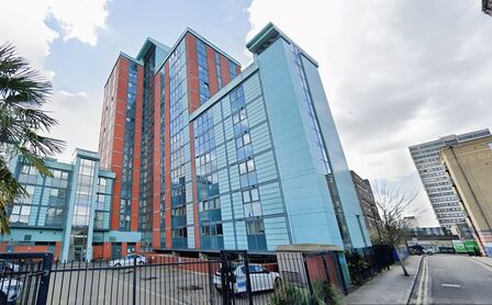 East India Dock Road, 1 bedroom  Flat for sale, £270,000