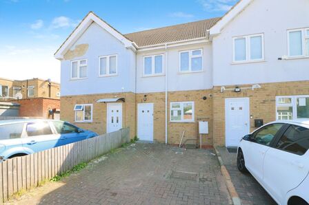 3 bedroom Mid Terrace House for sale