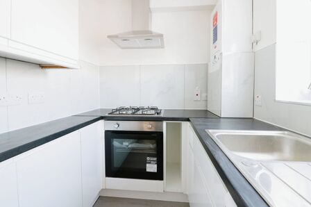 Grasmere Gardens, 3 bedroom Mid Terrace House for sale, £425,000