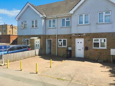 3 bedroom Mid Terrace House for sale