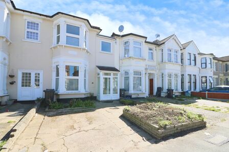 Empress Avenue, 2 bedroom Mid Terrace House for sale, £400,000