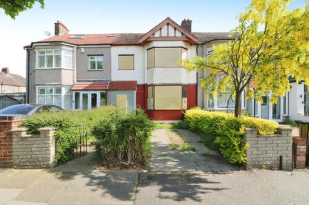 3 bedroom Mid Terrace House for sale