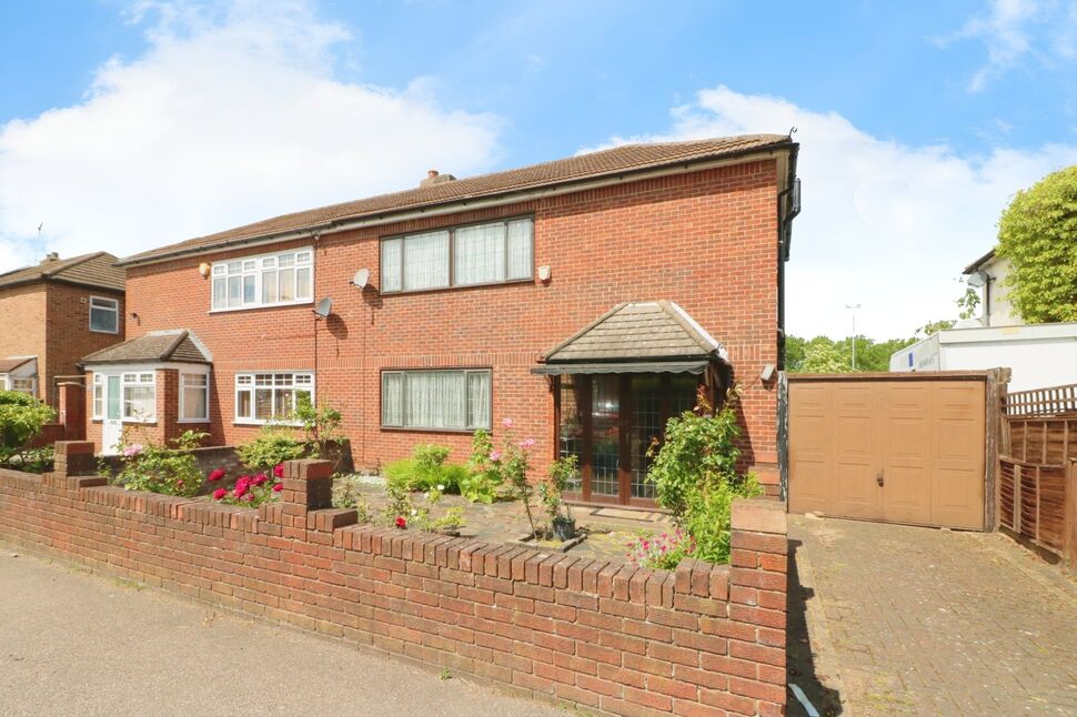 Main image of 3 bedroom Semi Detached House for sale, Valley Side, London, E4