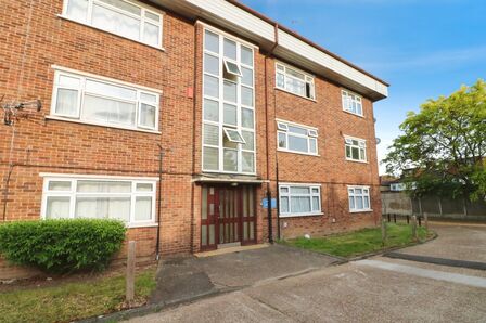 Hatfield Close, 2 bedroom  Flat to rent, £1,800 pcm