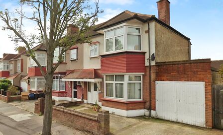 3 bedroom Semi Detached House to rent