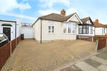 3 bedroom Semi Detached Bungalow to rent