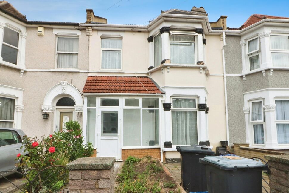 Main image of 4 bedroom Semi Detached House to rent, Dalkeith Road, Ilford, IG1